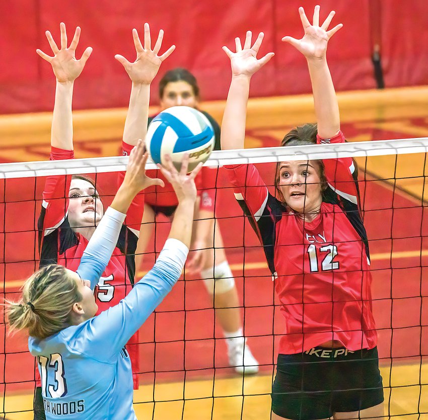 The Grizzlies&rsquo; Skyler Yernatich attempts to steer a shot around the blocks of Ely&rsquo;s Madeline Kallberg and Lilli Rechichi.