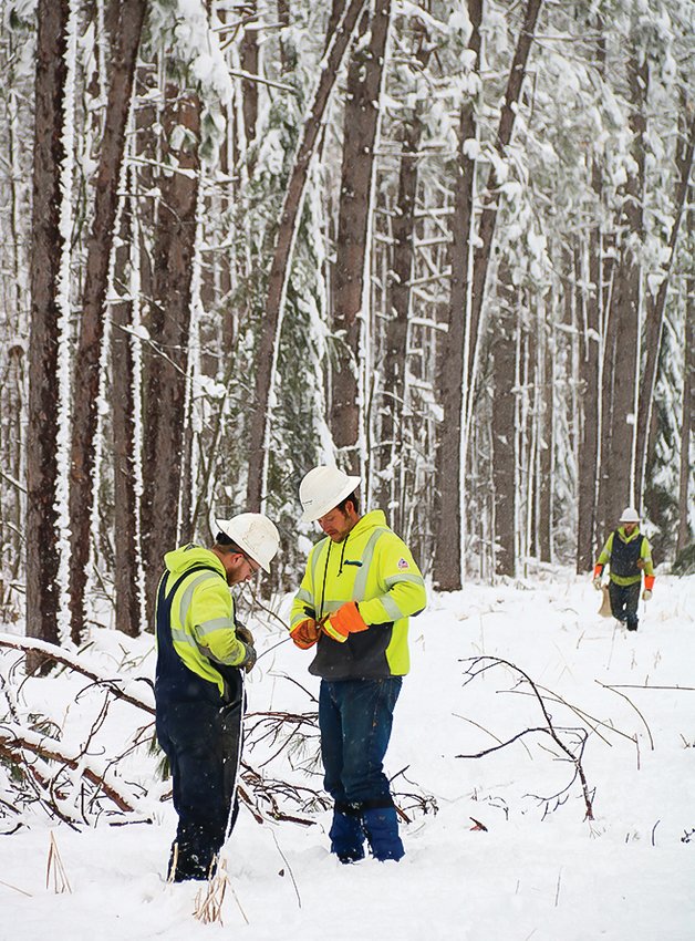 A Lake Country Power line crew works   to reconnect a broken line, one of hundreds of individual outages from last week&rsquo;s snowstorm. This week&rsquo;s storm is expected to bring   widespread outages  as well, just days after power was finally restored across the area.
