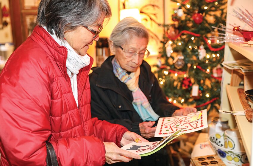 Hinako Kuwamoto and Laura Rosendahl shop for gifts   at the Nelimark.
