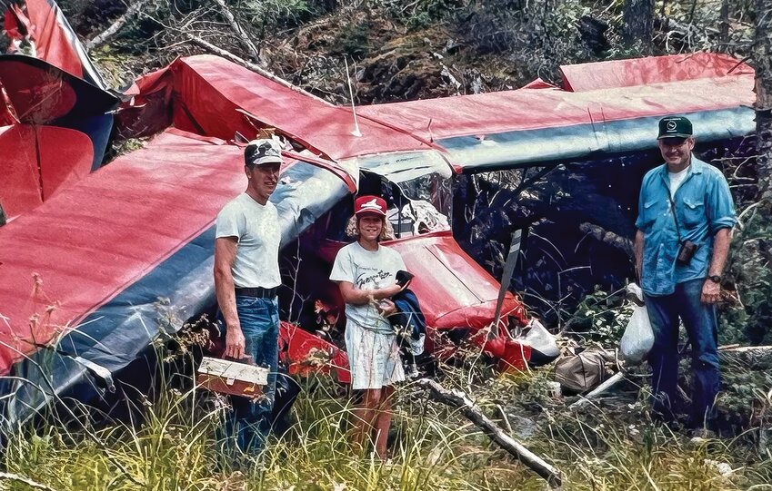 Ten-year-old Jennifer V&auml;nders&oslash;l stands in front of the mangled wreckage of her father&rsquo;s float plane in Voyageurs National Park in 1987 with her rescuers, game warden Lloyd Steen, left, and Tom Carlstrom.