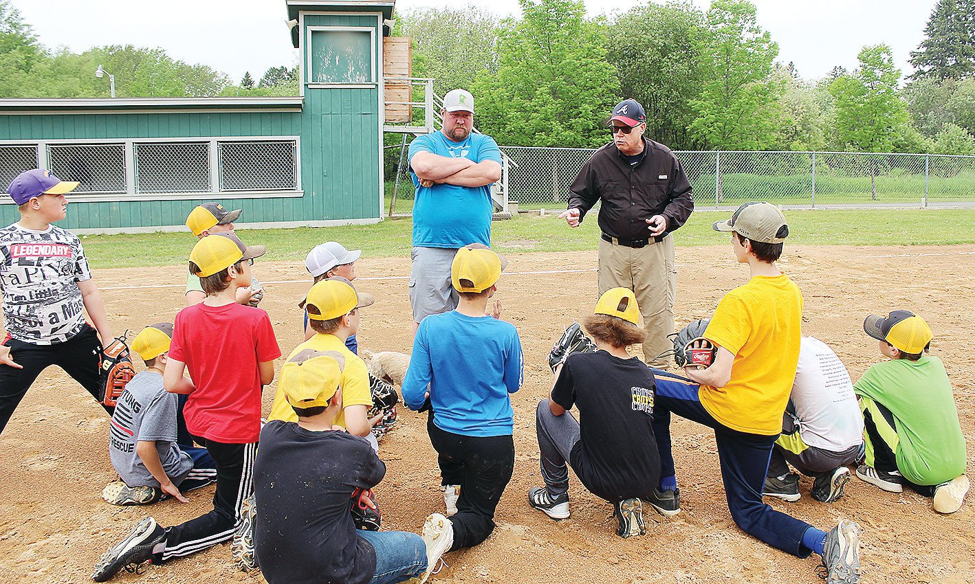 Jack Roddy talks to members of the Tower-Soudan Little League about baseball and what a talent scout might look for in a promising player.