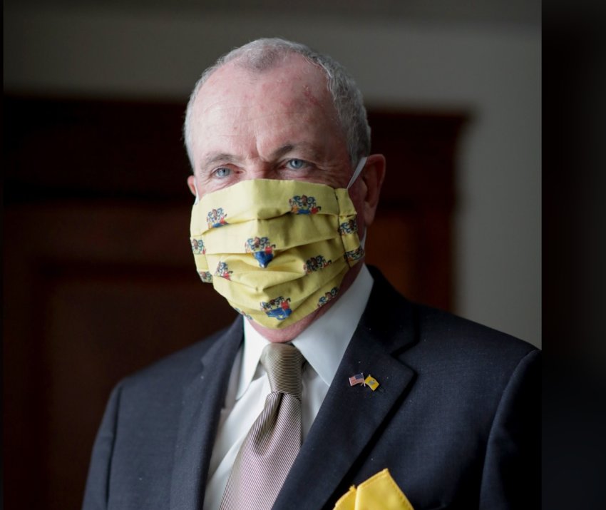 Governor Murphy sports a matching and optimistic yellow pocket square and mask.