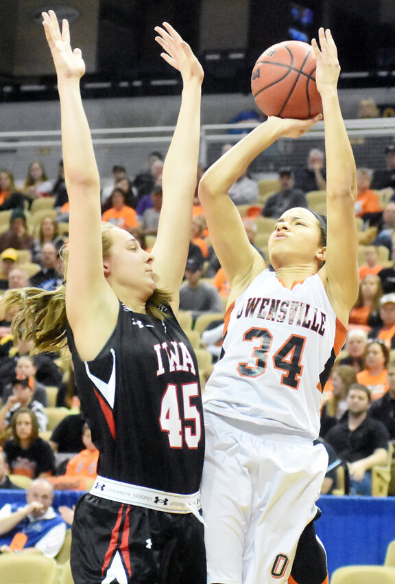 Hailey Diestelkamp (right) goes up for a shot during the 2016 MSHSAA Show-Me Showdown in the Class 4 Girls 3rd place game against Incarnate Word Academy.