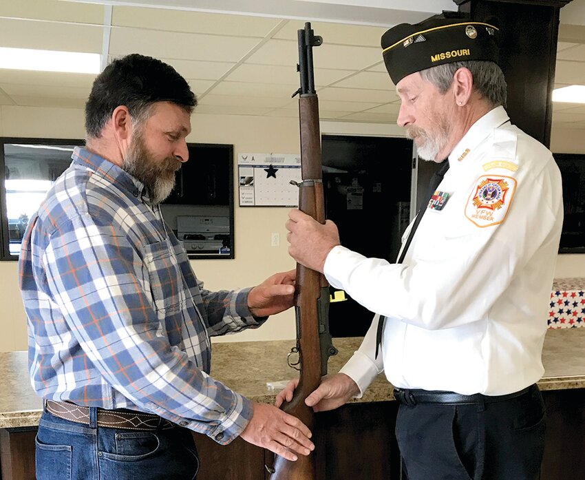 Retired U.S. Army Ranger and Green Beret veteran MSGT Kameron Loehner was presented an M1 Garand by M1forVets (Missouri) Director John Colombo. The non-profit grassroots organization is dedicated to recognizing combat-wounded veterans from the Gulf War to the present.