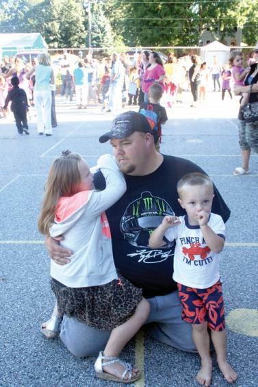 Clinton Smith says goodbye to his daughter, Bianca. Younger brother Maddax was along for the ride, but isn't quite old enough for school.