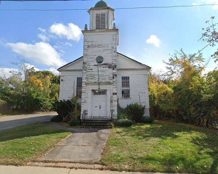 COMMUNING WITH FLAVOR: This dilapatated church will be transformed into a fine dining establishement if the plans manage to make it all the way through to the final phase and then recieve city council approval. (Photo by Ed Kdonian)