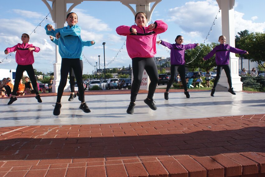 DROPPING THE BEAT: The six to eleven year olds in Dutra&rsquo;s Hippity Hop Crew captivate audiences and dance to some hip-hop to the song &ldquo;Dancing to music makes you lose control.&rdquo; (Photos by Steve Popiel)