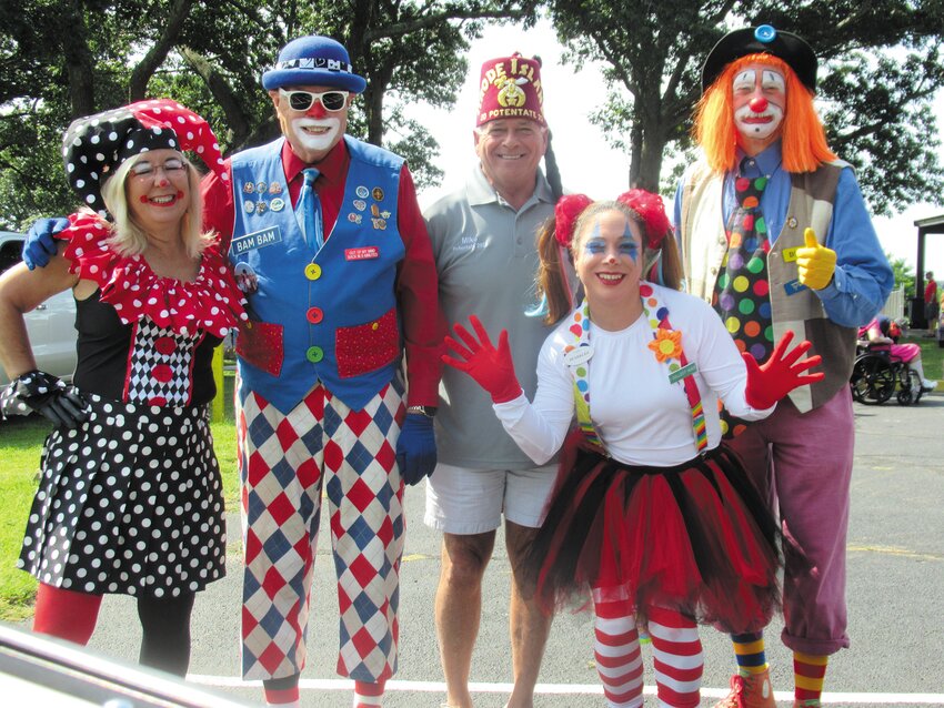 BRITO&rsquo;S BUNCH: Mike Brito, Illustrious Sir Potentate of the Rhode Island Shiners, is joined by the famed clowns Disco, Bam Bam, Mi Hi and Sparkles during last Thursday&rsquo;s RIL Elks Special Needs Outing in Warwick. (Warwick Beacon photos by Pete Fontaine)