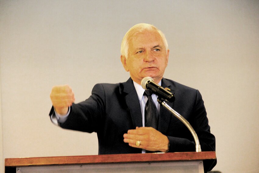 OVERVIEW: Sen. Jack Reed talked about local, national and global issues at the Thursday meeting of the Warwick Rotary Club. (Cranston Herald photo)