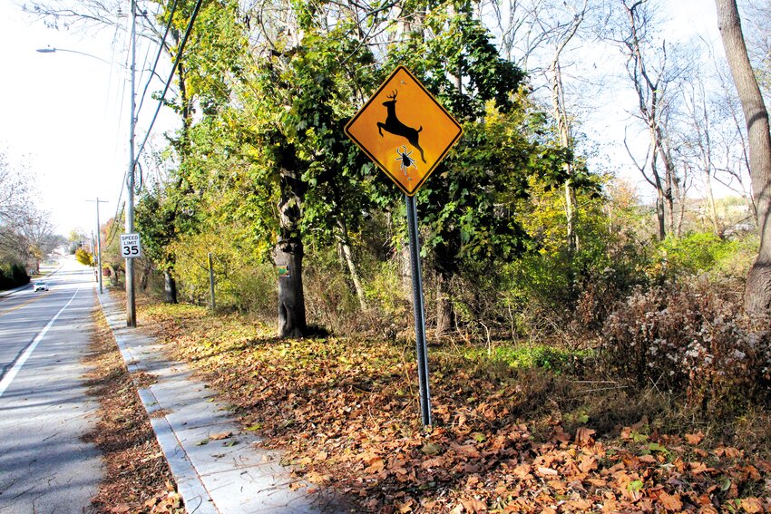 WATCH FOR DEER AND TICKS: The sign on Post Road in Pawtuxet is near where the owners of the adjoining 15 acres plan to erect a chain link fence that would close off a river walk trail. (Warwick Beacon photo)