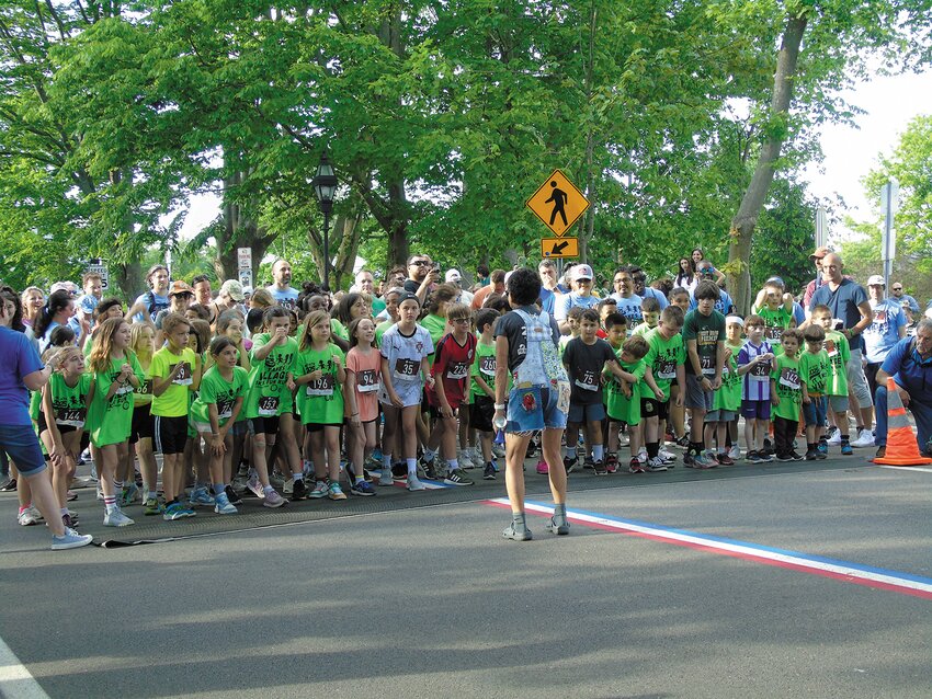 Kids line up for the 1K fun run.