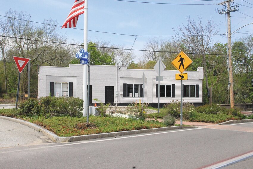 The Warwick Planning Board gave master-plan approval last Wednesday to the proposed development of two connected buildings with six residential units and 1,510 square feet of commercial space on the site of the former Hunter’s Garage in Pawtuxet.