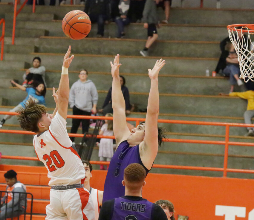 Mineola freshman Braelyn Geremonte puts a shot up over the Mt Vernon defense in action last Friday.