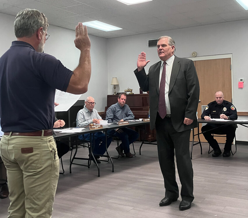 New Quitman associate municipal judge Michael King, right, is sworn in by City Administrator James Attaway at last Thursday&rsquo;s city council meeting.