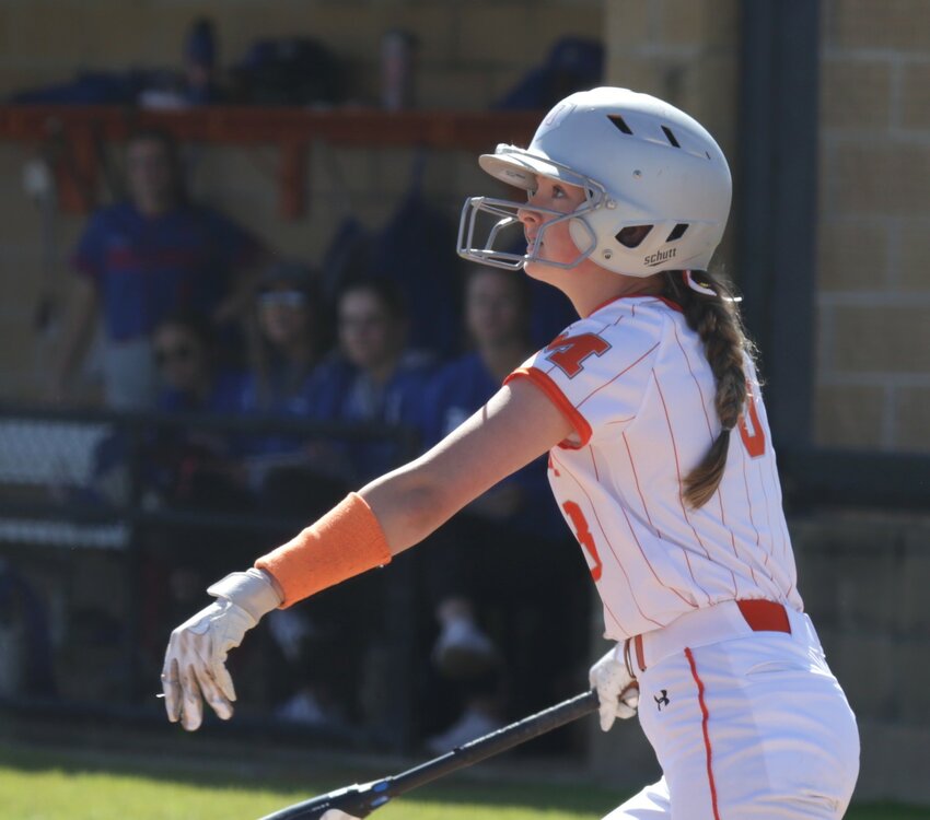 Mineola&rsquo;s Gracie Lindley sparked the Lady Jackets with her base hit in the bottom of the third in their win over Quitman.
