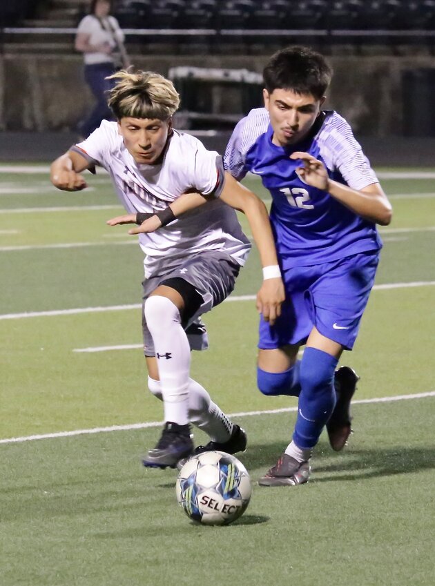 Yellowjacket Eddie Lucas in a duel with a Henderson Lion.